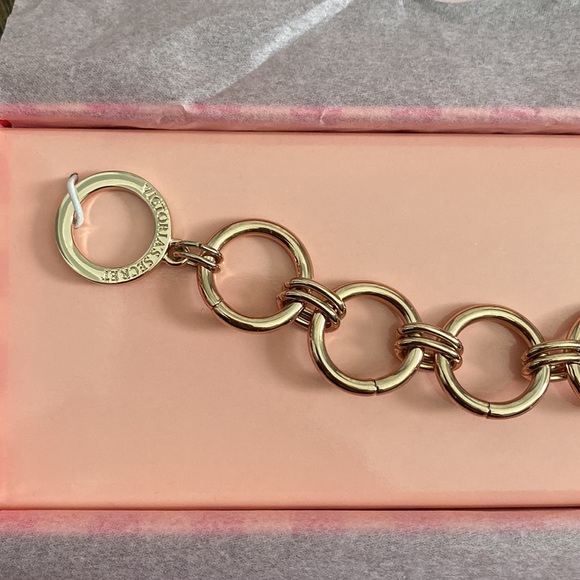 Victoria’s Secret angel wings keychain - Picture 3 of 5